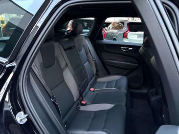 Volvo XC60 B5 Plus — photo 13