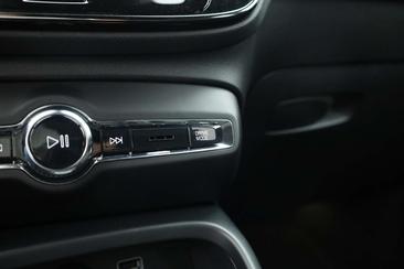 Volvo XC40 T5 Recharge Core — photo 28