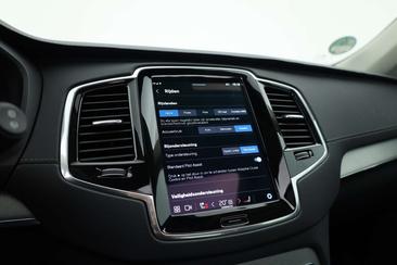Volvo XC90 T8 Recharge Ultimate — photo 25