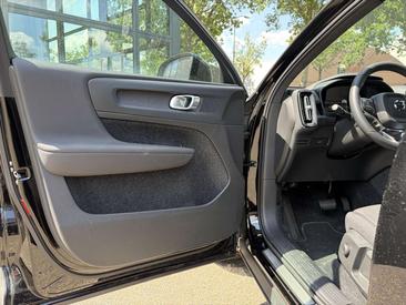 Volvo C40 Recharge Core — photo 12
