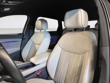 Audi E-tron S Line 55 — photo 12