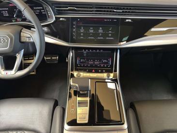 Audi Q8 S Line 50 TDI — photo 13