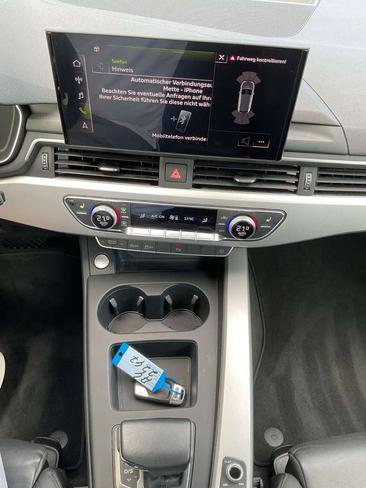 Audi A4 S Avant 40 TFSI — photo 24