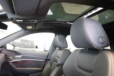 Audi E-tron S Line Black 55 — photo 13