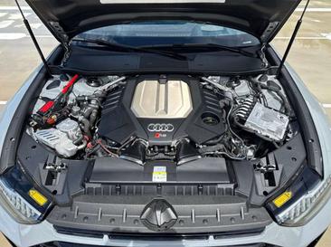 Audi RS6 Avant — photo 19
