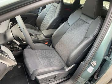 Audi Q4 E-tron S Line — photo 5