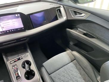 Audi Q4 E-tron S Line — photo 8