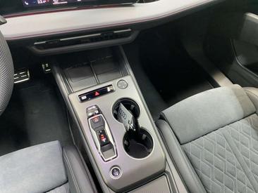 Audi Q4 E-tron S Line — photo 11