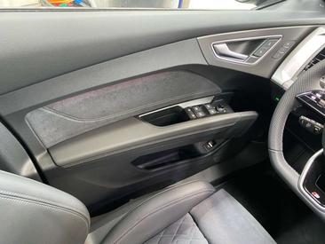Audi Q4 E-tron S Line — photo 12