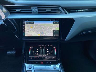Audi E-tron S Line 55 — photo 4