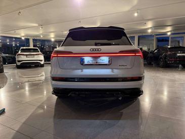 Audi Q8 E-tron Black Edition — photo 2