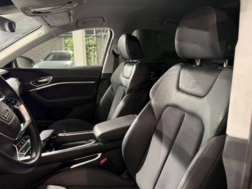 Audi Q8 E-tron Black Edition — photo 3
