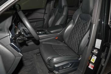 Audi SQ7 — photo 16