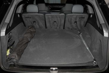 Audi SQ7 — photo 17
