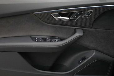 Audi SQ7 — photo 18
