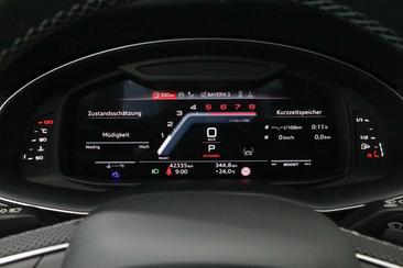 Audi SQ7 — photo 19