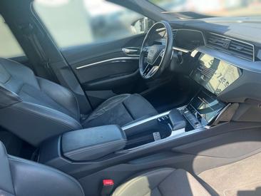 Audi E-tron S Line 50 — photo 7