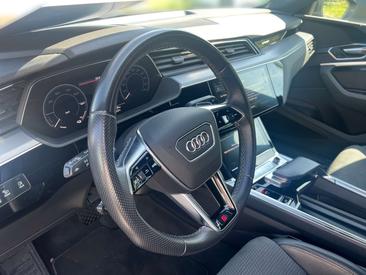 Audi E-tron S Line 50 — photo 8