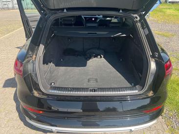 Audi E-tron S Line 50 — photo 14