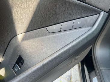 Audi E-tron S Line 50 — photo 17