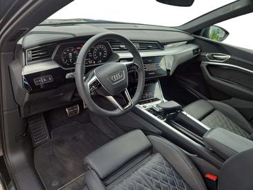 Audi Q8 E-tron S Line 55 — photo 4