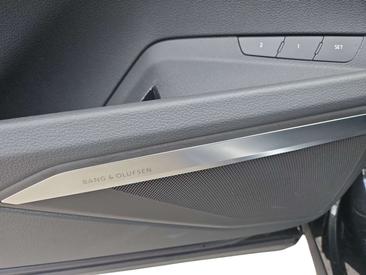 Audi Q8 E-tron S Line 55 — photo 10
