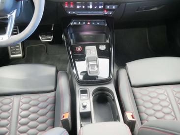 Audi RS3 Limousine — photo 12