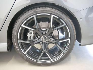 Audi RS3 Limousine — photo 19