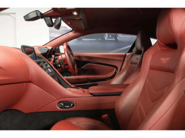 Aston Martin DBS (2018-24) DBS Superleggera Coupe — photo 34