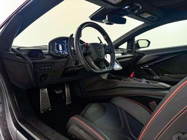 Lamborghini Revuelto — photo 7