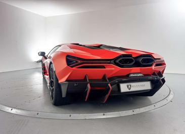Lamborghini Revuelto — photo 8