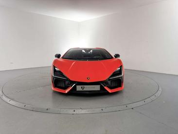 Lamborghini Revuelto — photo 9