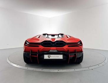 Lamborghini Revuelto — photo 12