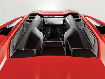 Lamborghini Revuelto — photo 14