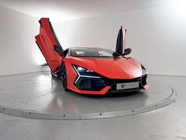 Lamborghini Revuelto — photo 15