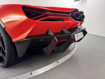 Lamborghini Revuelto — photo 21