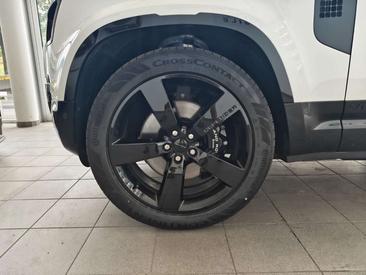 Land Rover Defender 90 V8 Erweiteretes Black Pack — photo 9