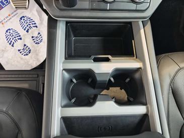 Land Rover Defender 90 V8 Erweiteretes Black Pack — photo 16