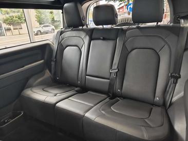 Land Rover Defender 90 V8 Erweiteretes Black Pack — photo 18