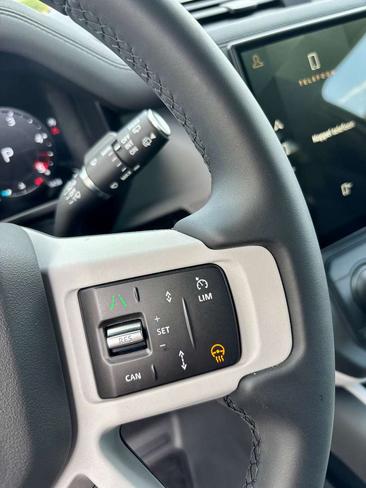 Land Rover Defender 90 S 3.0 MHEV D200 — photo 9