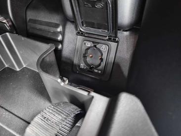 Land Rover Defender 90 V8 Erweiteretes Black Pack — photo 28