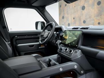 Land Rover Defender 110 X-Dynamic HSE 2.0 P300e — photo 17