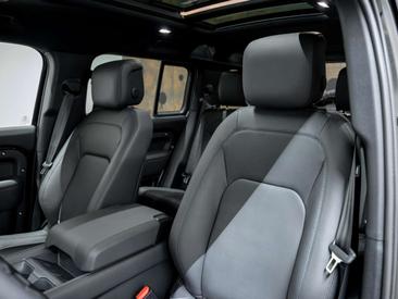 Land Rover Defender 110 X-Dynamic HSE 2.0 P300e — photo 18