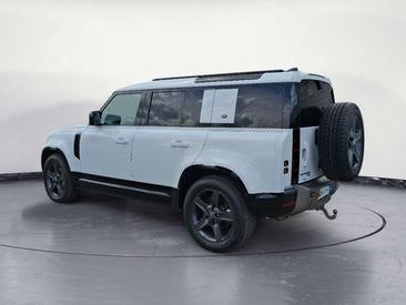 Land Rover Defender 110 X-Dynamic SE 3.0 D300 MHEV — photo 3