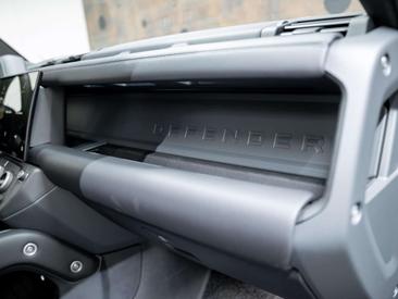 Land Rover Defender 110 X-Dynamic HSE 2.0 P300e — photo 30