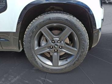 Land Rover Defender 110 X-Dynamic SE 3.0 D300 MHEV — photo 11