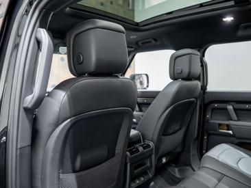Land Rover Defender 110 X-Dynamic HSE 2.0 P300e — photo 32