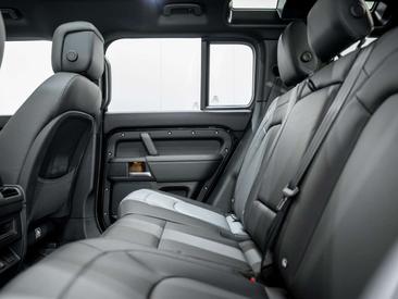 Land Rover Defender 110 X-Dynamic HSE 2.0 P300e — photo 33