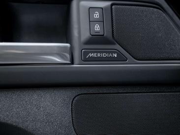 Land Rover Defender 110 X-Dynamic HSE 2.0 P300e — photo 37