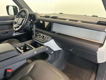 Land Rover Defender 110 SE 3.0D I6 250 CV AWD Auto — photo 12